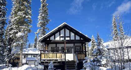 Rocky Mountain Cottage Rental for Four near Banff, Alberta