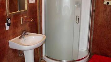 Handtücher, Seife, Shampoo, Toilettenpapier