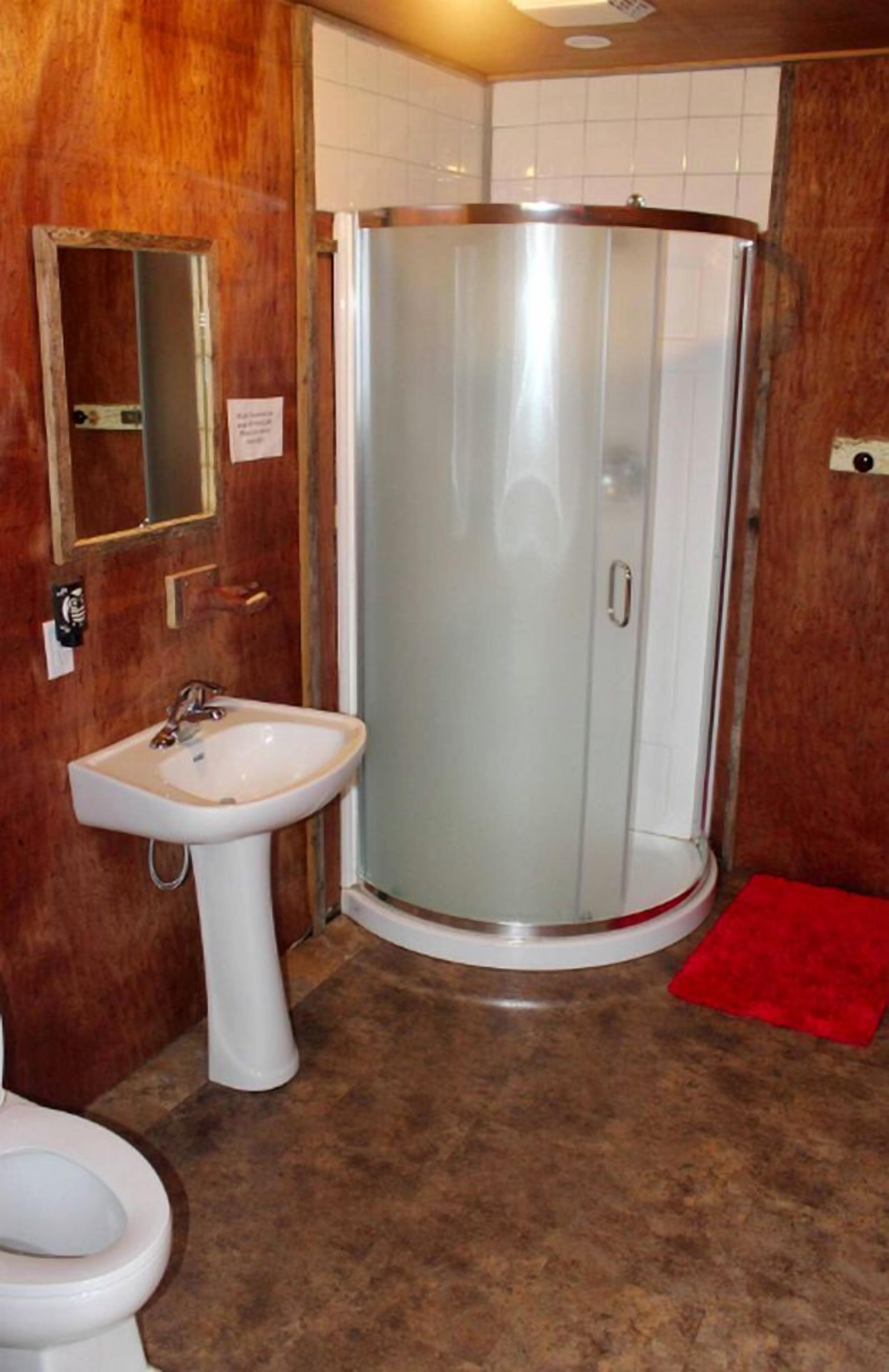 Towels, soap, shampoo, toilet paper