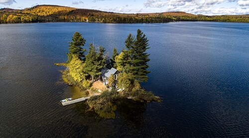 Secluded Rental Perfect for a Romantic Getaway in Algonquin Park, Ontario