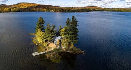Secluded Rental Perfect for a Romantic Getaway in Algonquin Park, Ontario