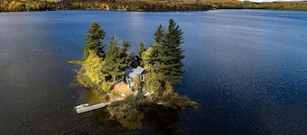 Secluded Rental Perfect for a Romantic Getaway in Algonquin Park, Ontario