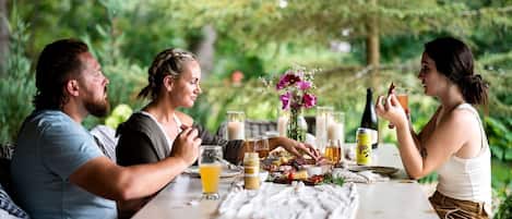 屋外ダイニングエリア