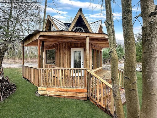 Cozy Secluded Tiny Cabin for a True Getaway in the Outdoors Surrounded by Nature in Simcoe, Ontario