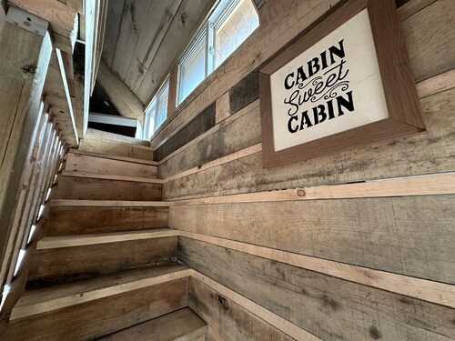 Cozy Secluded Tiny Cabin for a True Getaway in the Outdoors Surrounded by Nature in Simcoe, Ontario