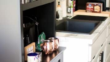 Coffee/tea maker, fridge, stovetop, cookware/dishes/utensils