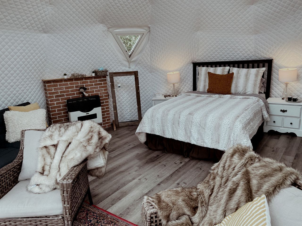 1 bedroom, bed sheets