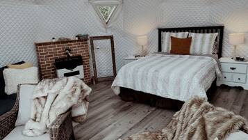 1 bedroom, bed sheets