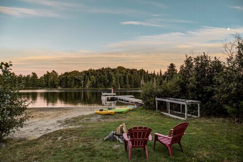 Canadian Glamping Escape in Pet-Friendly Beach Dome in Dunchurch, Ontario