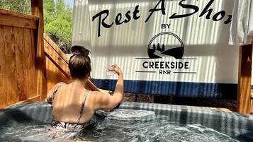 Bain à remous extérieur