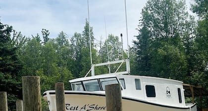 Peaceful Boat Retreat with Luxury Interior with Hot Tub in Cocagne, New Brunswick