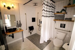 Hair dryer, towels, soap, shampoo - Getaways to the Canadian Countryside in this Lovely Dome Rental in Nova Scotia (Antigonish)