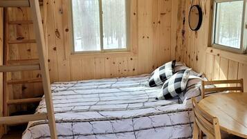 1 bedroom, bed sheets