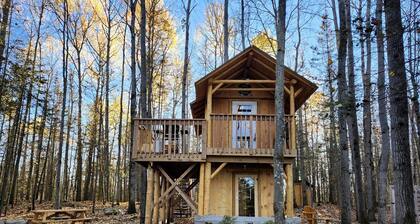 Unique Tree House Perfect for Families with BBQ in Callander, Ontario