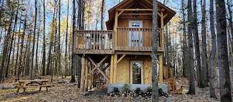 Unique Tree House Perfect for Families with BBQ in Callander, Ontario