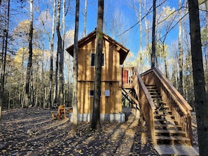 Exterior - Unique Tree House Perfect for Families with BBQ in Callander, Ontario (Corbeil)