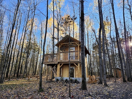Exterior. Unique Tree House Perfect for Families with BBQ in Callander, Ontario