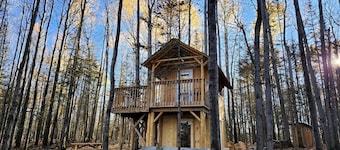 Unique Tree House Perfect for Families with BBQ in Callander, Ontario