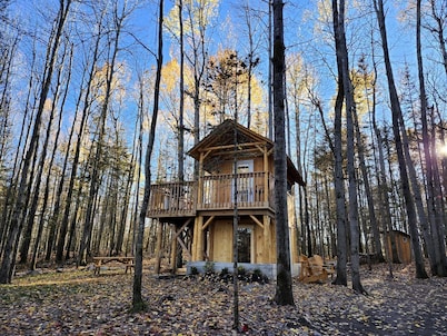 Unique Tree House Perfect for Families with BBQ in Callander, Ontario