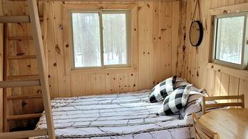 1 bedroom, bed sheets