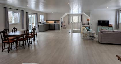 Aspen Acres Cabin with BBQ and Private Deck