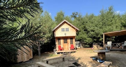 Ontario Glamping Cabin, Perfect for Discovering Port Dover