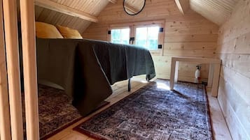 1 bedroom, bed sheets