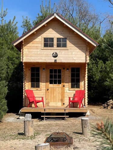 Ontario Glamping Cabin, Perfect for Discovering Port Dover