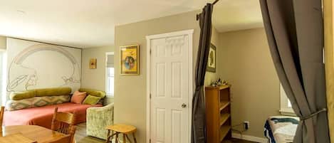 1 bedroom, bed sheets