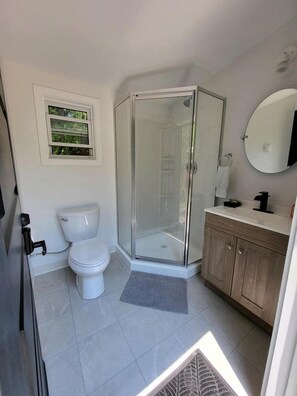 Bathroom - Cozy Tree House for a Unique Stay in Nature near Cocagne in New Brunswick (Cocagne)