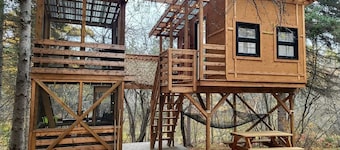 Cozy Tree House for a Unique Stay in Nature near Cocagne in New Brunswick