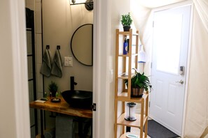 Bathroom - Cozy Dome Rental in Canada, for Romantic Weekends in Nature in Nova Scotia (Antigonish)