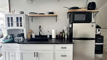 Coffee/tea maker, fridge, stovetop, cookware/dishes/utensils