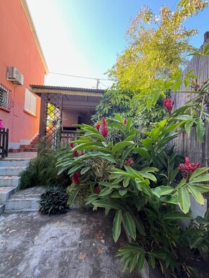 Property grounds - "KazAlizés" Villa with Pool and Garden in Saint Leu (Saint-Leu)