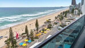 A beachside view from a high-rise building with a clear view of the ocean, beach, and cityscape. - Soul Surfers Paradise - Lvl11 Ocean View - Apartment (Surfers Paradise)