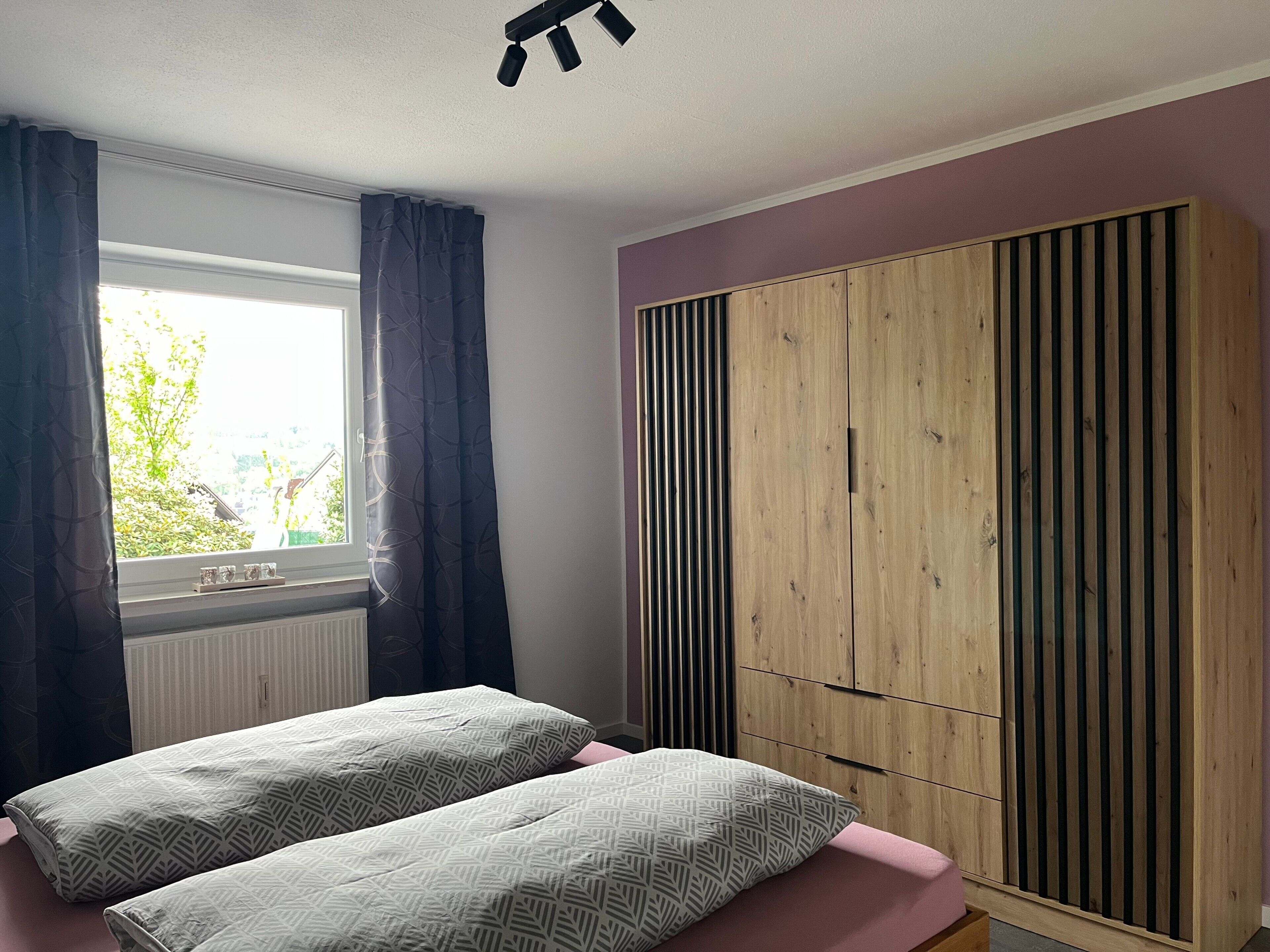 3 slaapkamers, een strijkplank/strijkijzer, wifi, beddengoed