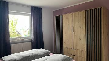 3 slaapkamers, een strijkplank/strijkijzer, wifi, beddengoed