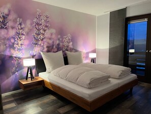 Tabla de planchar con plancha, wifi, ropa de cama