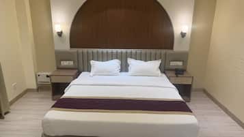 Standard Room, Park View | Desk, free WiFi