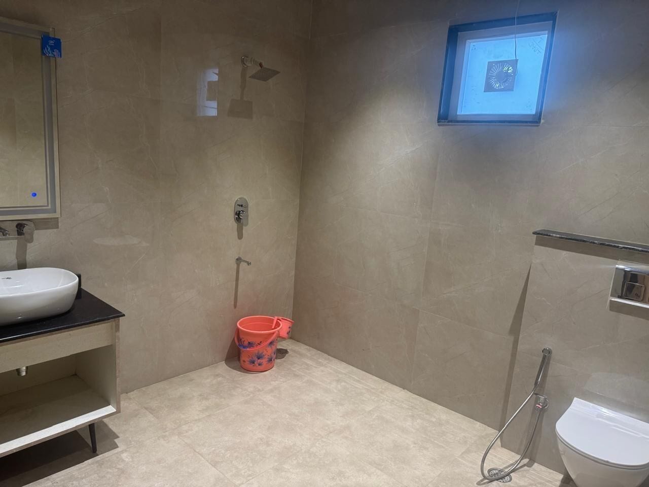 ของใช้ในห้องน้ำฟรี, ผ้าเช็ดตัว, สบู่, ยาสระผม