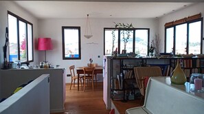 Interior - Duplex with a very large terrace, soaring above the city! (Marseille)