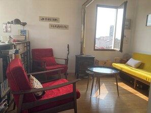 Living area - Duplex with a very large terrace, soaring above the city! (Marseille)