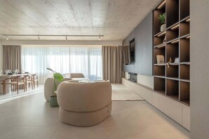 TV, fireplace, offices - Quiet Luxury | Jacuzzi, Sauna & Valletta Views (Sliema)