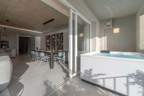 Outdoor dining - Modern Serenity | Jacuzzi, Sauna & Valletta Views (Sliema)