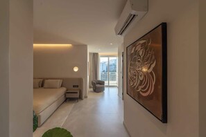 TV, fireplace, offices - Valletta views, hot tub, sauna, ferries | AZ12 (Sliema)