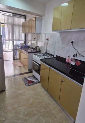 Standard Studio Suite, Balcony, City View | Private kitchen - Cobot Suites Marcus Garden (Nairobi)