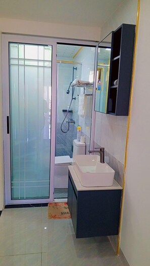 Deluxe-Apartment, Balkon, Stadtblick | Badezimmer