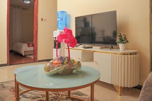 Standard Studio Suite, Balcony, City View | Desk, laptop workspace, iron/ironing board, free WiFi - Cobot Suites Marcus Garden (Nairobi)