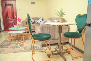 Deluxe-Apartment, Balkon, Stadtblick | Innenbereich