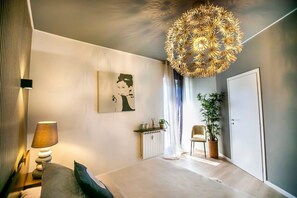 Iron/ironing board - In the Como Borghi district (10 Floor Flat) (Como)